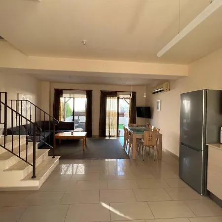 Kapparis Town House Паралимни