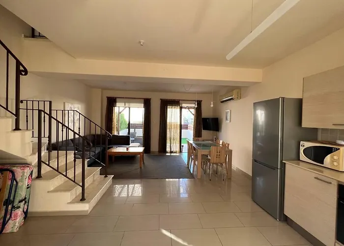 Kapparis Town House Paralimni